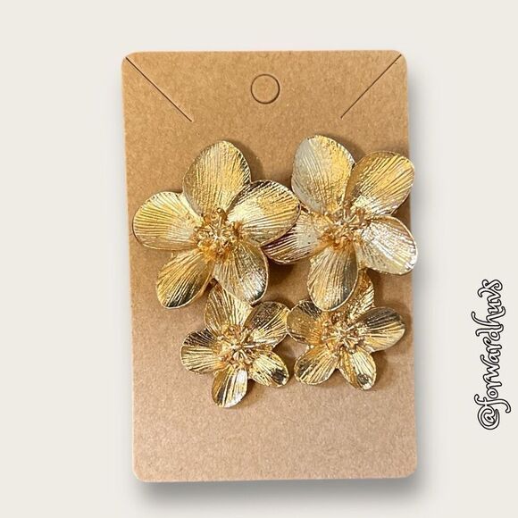 Bundle Sale 3 for $15 | Tiered Gold Tone Flower Earrings - Picture 7 of 9